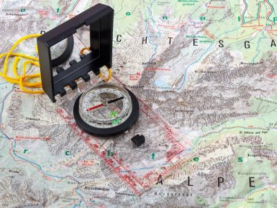 how to use a compass and map feat img