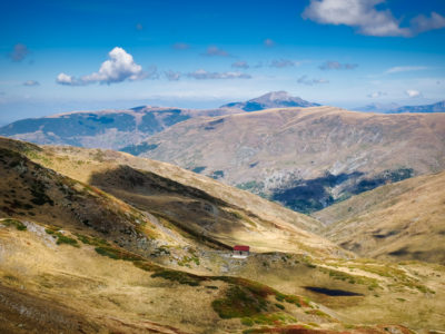 A lone house surrounded by rolling hills on the High Scardus Trail